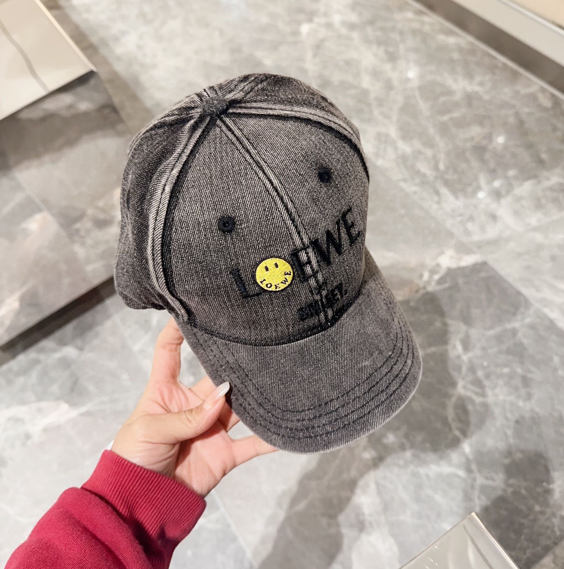 Loewe Caps